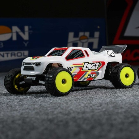 1-28 MICRO-T 2S 2WD RTR  ( BATERIA Y CARGADOR INCLUIDO) BLANCO
